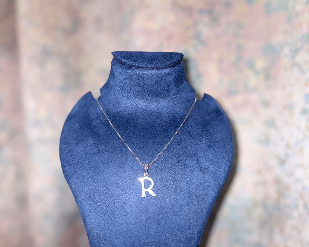 R initial pendant
